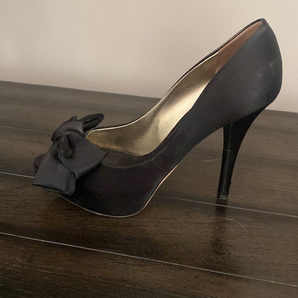 Dolce & Gabbana Black Heels with Elegant Bow - Picture 6 of 12